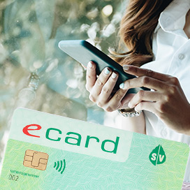 frau mit dem handy in der hand l&auml;dt e-card-app herunter