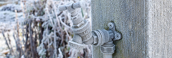 eingefrorener Wasserhahn