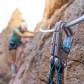 karabiner eines kletterseils