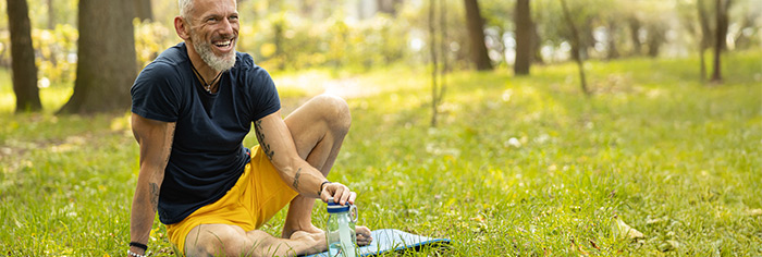 mann beim Training im wald
