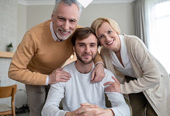 familie mit erwachsenem Sohn