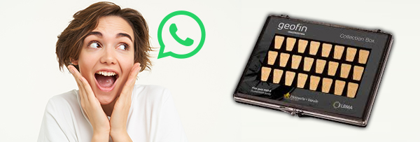 ueberraschte junge frau die sich freut