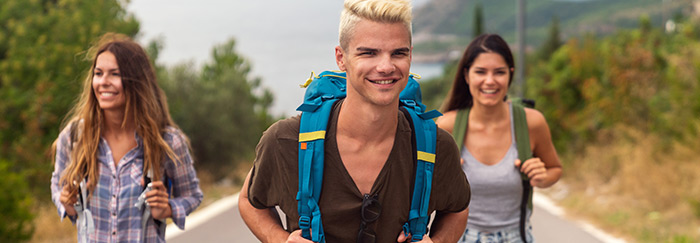 junge menschen beim wandern
