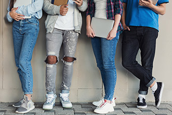 junge Erwachsene am Campus